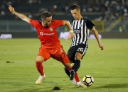 开云棋牌下载-赫罗纳遭遇对手凶猛反击无法抵挡