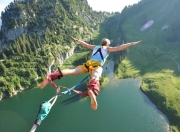 开云棋牌游戏-跨界传奇，当德国战车稳稳驶过圣西罗，奥斯梅恩在NBA季后赛接管比赛