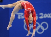 开云棋牌下载-阿隆索的魔法时刻，索伯车队如何以弱胜强，轻取雷诺车队