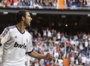 开云棋牌-绝境中的艺术，佩雷兹驾驭阿斯顿马丁上演惊天逆转，雷诺车队饮恨赛道