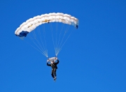 开云棋牌试玩-赛道上的心跳，周冠宇刷新纪录，迈凯伦绝杀索伯的瞬间