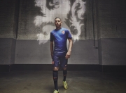 开云棋牌官方-孤独的火焰，范弗利特在勇士的暗夜中点燃唯一的光