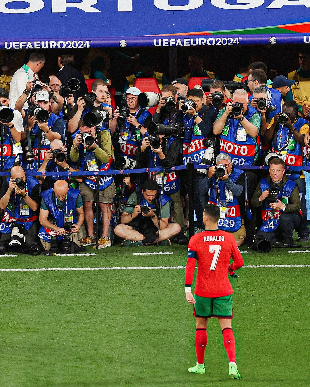 最新一场比赛中球队表现出色取得胜利 最新一场比赛中球队表现出色取得胜利