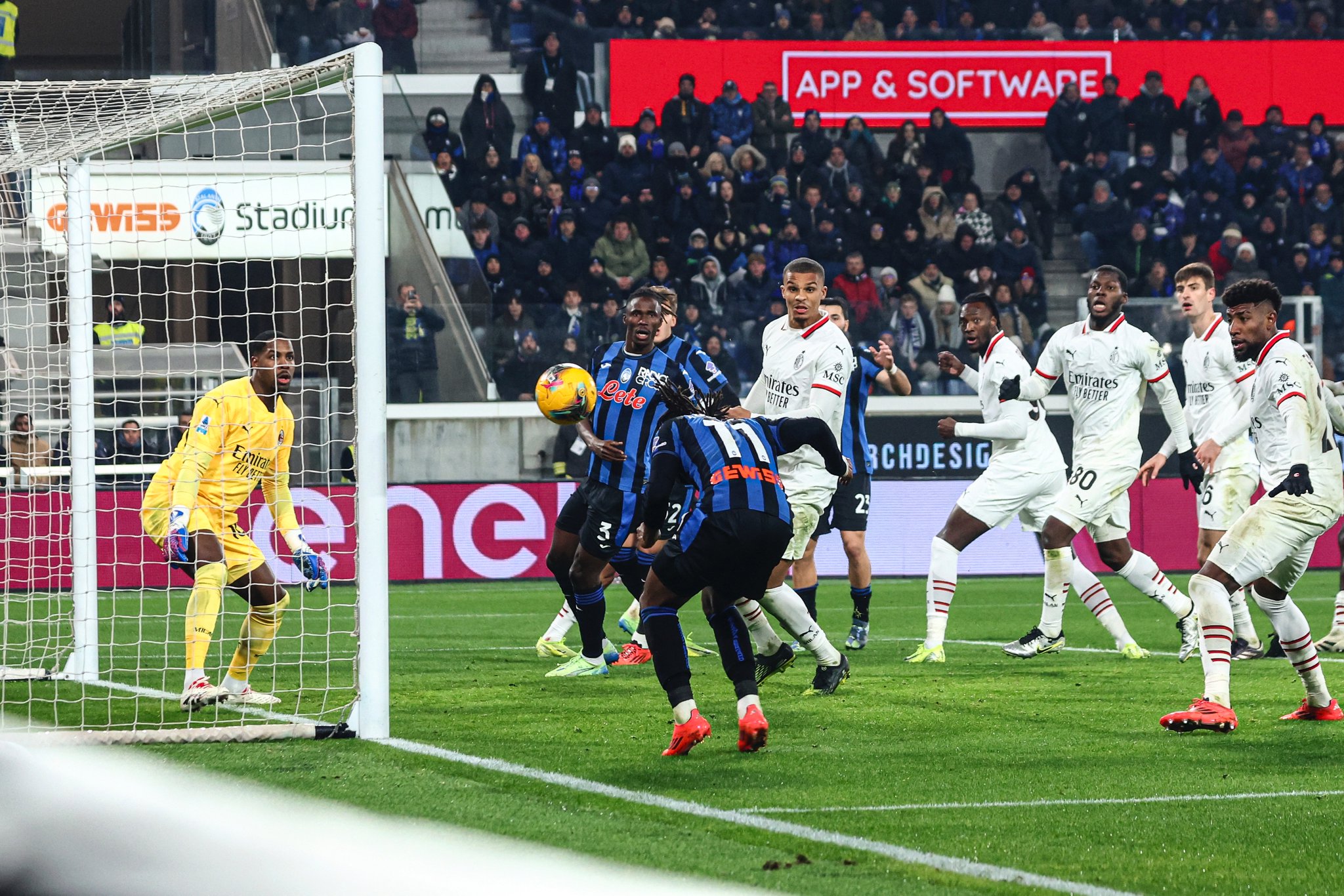 米兰球队举行赛季总结发布会