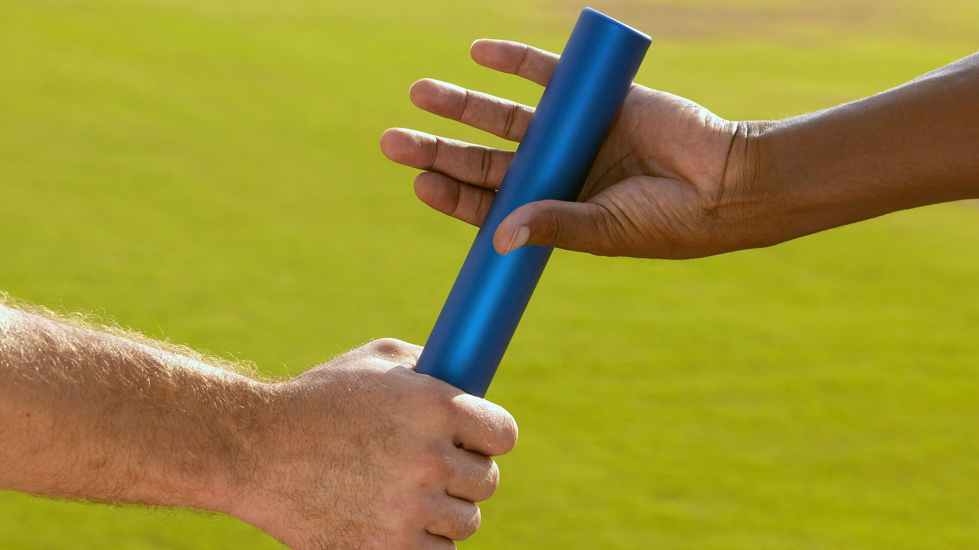 赛道上的双重奏，佩雷兹统治全场，迈凯伦绝杀梅赛德斯